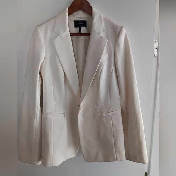 White Jacket - Picture 1 of 2